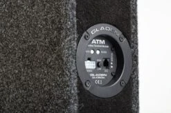 Gladen RSX10SLIM-SB-CU-AC - 25cm Gehäusesubwoofer Flach -Elektronikgeschäft 02003RSX10SLIMSBCUAC 2sk79mtxg32 CHS14154 Gladen RSX10SLIM SB CU AC 3 900x900 1280x1280